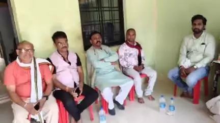 अहेरी: नागेपल्ली येथील सुकमल हलदार यांच्या कुटुंबीयांना मा.खा.डॉ.अशोक नेते यांची सांत्वन भेट