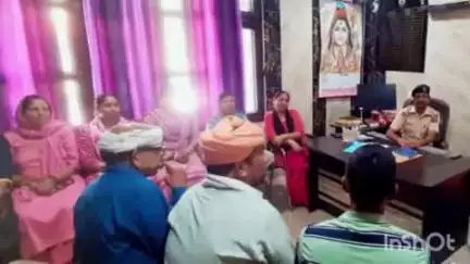दादासिबा: पुलिस थाना संसारपुर टेरेस के थाना प्रभारी ने अधिकार क्षेत्र के पंचायत प्रतिनिधियों के साथ की बैठक