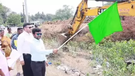 திருப்போரூர்: கொட்டைமேடு தாங்கல் ஏரியில் குடிமராமத்து மற்றும் தூர்வாரும் பணிகளை ஆட்சியர் துவக்கி வைத்தார்