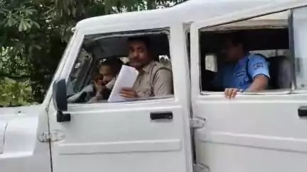 নামখানা: নিজের স্ত্রীকে ভরণপোষণ না দেওয়ার অভিযোগে গ্রেপ্তার এক ফ্রেজারগঞ্জ এলাকার ঘটনা আজ আদালতে পেশ করলো