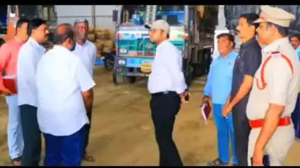 తిరుమలగిరి: మండలంలోని రైస్ మిల్లులను ఆకస్మికంగా తనిఖీ చేసిన సూర్యాపేట జిల్లా కలెక్టర్ తేజస్ నందలాల్ పవర్