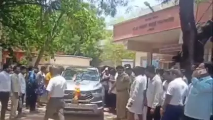 ಕನಕಗಿರಿ: ಮುಷ್ಟೂರು ಗ್ರಾಮದಿಂದ ಜಿರಾಳ ಕಲ್ಲಗುಡಿ ಗ್ರಾಮಕ್ಕೆ ನರೇಗಾ ಕೂಲಿ ಕೆಲಸಕ್ಕೆ ಹೊರಟ ಕೂಲಿಕಾರರ ವಾಹನ ಪಲ್ಟಿ, ಹಲವರಿಗೆ ಗಾಯ
