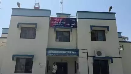 માતર: લીંબાસી સીમ વિસ્તારમાથી ઝડપાયેલ વિદેશી દારૂ મામલે 15 લોકો વિરુદ્ધ ગુનો નોંધાયો.