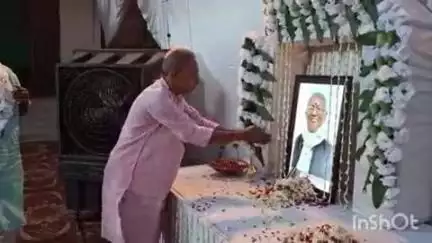 परैया: मुबारकपुर में भाजपा मंडल के पूर्व अध्यक्ष और सहजानंद सेवा संस्थान के अध्यक्ष का निधन, श्रद्धांजलि सभा आयोजित