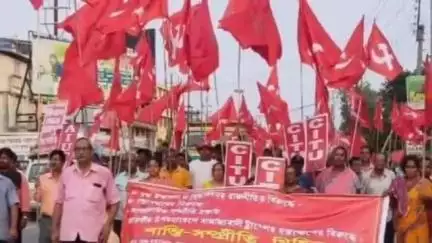 পটাশপুর ১: শান্তি ও সম্প্রীতি রক্ষার স্বার্থে এগরা মহকুমার কেন্দ্রীয় ট্রেড ইউনিয়ন, ফেডারেশন ও১২ই জুলাই কমিটি ডাকে এগরা শহরে মিছিল