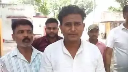बजरंग दल के पदाधिकारियों ने सलोनब्लाक केपीछेमिले गौमाता के कटे सिर के विरोध में जोरदारप्रदर्शन कोतवाल को दियाशिकायत पत्र