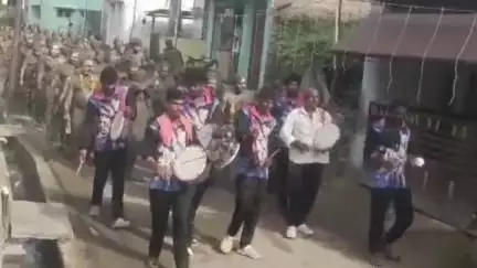 எட்டயபுரம்: சோழபுரம் பத்திரகாளி அம்மன் கோவில் திருவிழாவை முன்னிட்டு உடலில் சேர் பூசி பக்தர்கள் நேர்த்திக்கடன் இன்