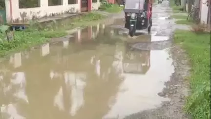 নাজিৰা: এজাক মুখলধাৰ বৰষুণৰ ফলতেই জলমগ্ন হৈ পৰিল নাজিৰা নগৰ