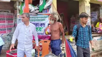গড়বেতা ২: গ্রীষ্মের দাবদাহে হাঁসফাঁস করছে মানব জীবন সেই জায়গায় এগিয়ে এলেন রাজ্যের প্রতিমন্ত্রী শ্রীকান্ত মাহাতো গোয়ালতোড়ে