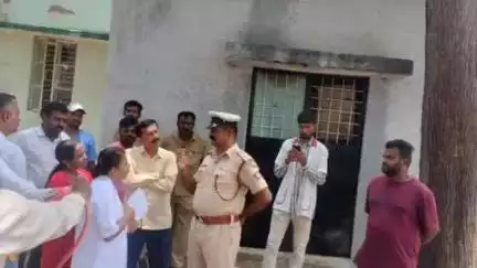 ಗುಡಿಬಂಡೆ: ಪಟ್ಟಣದಲ್ಲಿ ಅಗ್ನಿ ಅವಘಡಗಳಿಂದ ಸಂರಕ್ಷಿಸಿಕೊಳ್ಳುವ ಅಣಕು ಪ್ರದರ್ಶನ