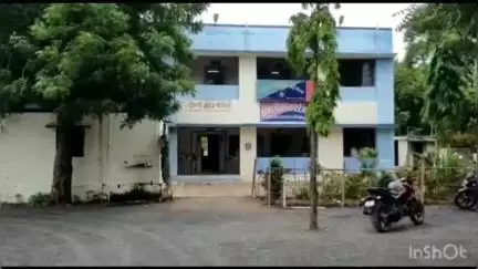 ધ્રોલ: રાજકોટ-જામનગર હાઇવે પર બાવળની ઝાડીમાં જુગાર રમતા 4 શખ્સોને પોલીસે રૂ.11,200ના મુદ્દામાલ સાથે ઝડપી પાડ્યા