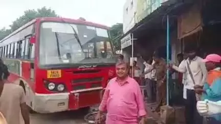 ಲಕ್ಷ್ಮೇಶ್ವರ: ಪಟ್ಟಣದಲ್ಲಿ ಚಾಲಕನ ನಿಯಂತ್ರಣ ತಪ್ಪಿ ಹೋಟೆಲ್ ಗೆ ನುಗ್ಗಿದ ಬಸ್, ತಪ್ಪಿದ ಭಾರಿ ಅನಾಹುತ