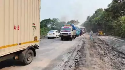 আমডাঙা: আমডাঙ্গায় ৩৪ নম্বর জাতীয় সড়কের সম্প্রসারণে উচ্ছেদ অভিযান, ফুটপাতের ব্যবসায়ীদের অনিশ্চয়তা
#jansamasya