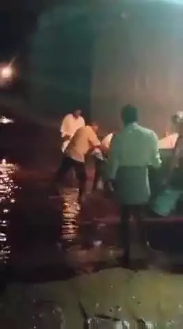 దేవరకద్ర: దేవరకద్ర మండలం డోకూరులో రైల్వే అండర్ బ్రిడ్జిలోకి వర్షపునీరు రాకపోకలు బంద్