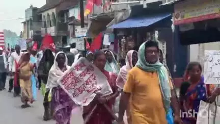 শালতোড়া: শালতোড়া বাম সংগঠনের তরফে14 দফা দাবিতে শালতোড়ায় বাজারে মিছিল ও শালতোড়া ব্লকে BDO-কে ডেপুটেশন