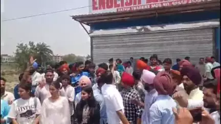 ਖਰੜ: ਖਰੜ ਵਿਖੇ ਯੂਨੀਵਰਸਿਟੀ ਨੇੜੇ ਖੁੱਲ੍ਹੇ ਸ਼ਰਾਬ ਦੇ ਠੇਕੇ ਨੂੰ ਕਰਵਾਇਆ ਗਿਆ ਬੰਦ