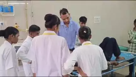 छोटी सरवन: जहापुरा गांव में बाइक को अज्ञात वाहन ने मारी टक्कर, युवक को लगी चोट, एमजी अस्पताल में उपचार जारी