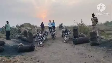 खलारी: डकरा में CISF ने तीन टन अवैध कोयला के साथ 6 मोटरसाइकिल जब्त किए