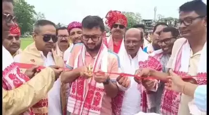 বৰমা ভাগ: বৰপেটাৰোডত ৪৯  সংখ্যক ৰঙালী বিহু সন্মিলনৰ 
সাংস্কৃতিক শােভাযাত্রা উদ্ধোধন কৰে বৰনগৰ ৰাজহ চক্ৰ চক্ৰ বিষয়াই