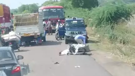 ಕುರುಗೊಡು: ತಾಲೂಕಿನ ಕೋಳೂರು ಬಳಿ ಸ್ಕೂಟಿಗೆ ಲಾರಿ ಢಿಕ್ಕಿ, ಸವಾರ ಸ್ಥಳದಲ್ಲೇ ಮೃತ