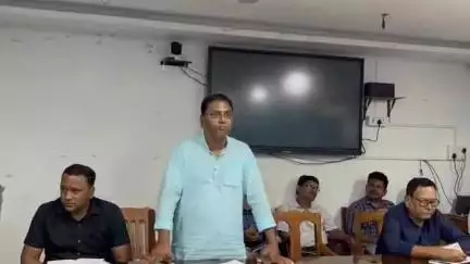 কাঁথি ৩: কাঁথি ৩ পঞ্চায়েত সমিতি সভা গৃহে আজ ঘূর্ণিঝড় শক্তির মোকাবেলায় সতর্কতা ব্যবস্থা নিতে প্রশাসনিক বৈঠক অনুষ্ঠিত হল