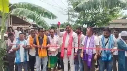 গোৰেশ্বৰত চেনীমাৰা লাহাপাৰা সংযোগী পথ নিত্মাণৰ শুভাৰম্ভনী কৰে বিটিআৰৰ পাৰিষদ পৱিত্ৰ কুমাৰ বড়োৱে