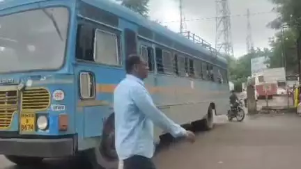 उमरखेड: शहरातील बस स्थानक येथे चोरट्याने तीन महिलांचे सोन्याचे दागिने केले लंपास, उमरखेड पोलिसांत गुन्हा दाखल