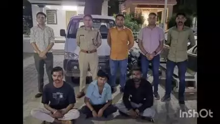 દહેગામ: સાણોદા નજીક ગૌચરમાં જુગારધામ પર પોલીસ ત્રાટકી: ત્રણ જુગારી ઝડપાયા, ત્રણ નાસી છૂટ્યા