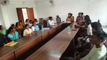 कुडू: कुडू सीओ सह बीडीओ मधुश्री मिश्रा ने जून, जुलाई और अगस्त 2025 के खाद्यान्न वितरण पर चर्चा के लिए बैठक की