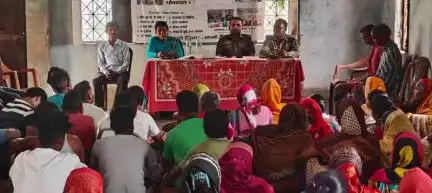 पाकरटांड: पाकरटांड के कैरबेड़ा में पुलिस ने पंचायत भवन में जन शिकायत समाधान कार्यक्रम आयोजित किया
