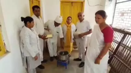 झौथरी: हिटवेव और मौसमी बीमारियों से बचने के लिए आयुर्वेद औषधालय झोंथरी में निःशुल्क शिविर, 44 मरीजों ने लिया लाभ