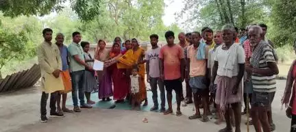 ठेठईटांगर: सांसद प्रतिनिधि अमित डुंगडुंग ने किया क्षेत्र का दौरा, समस्याओं के समाधान का दिया आश्वासन