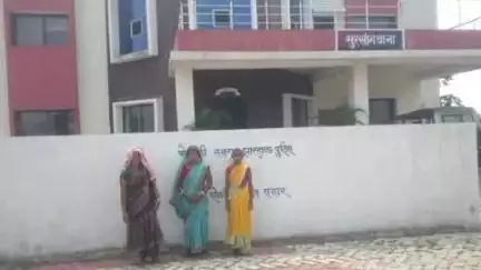 रायडीह: 70 साल से रह रहे ग्रामीणों को दबंगों ने गांव से खदेड़ा, पीड़ित पहुंचे सुरसांग थाना