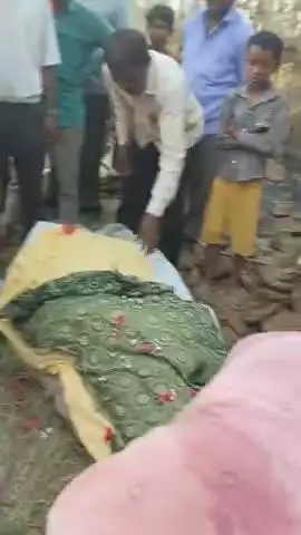 doctor paison ke Nashe mein galat dava dekar ladki ko maar Diya