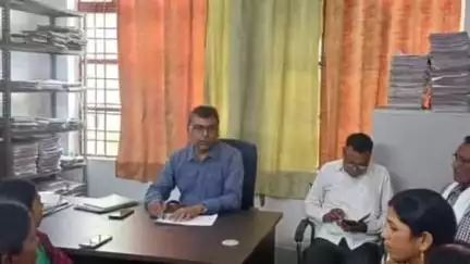 अकोढ़ी गोला: अकोढ़िगोला में डॉ. अंबेडकर समग्र सेवा अभियान के तहत आयोजित किया गया विशेष विकास शिविर
