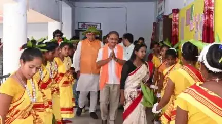 मयूरहंड: केंद्रीय मंत्री कीर्तवर्धन सिंह ने मयूरहंड में परिसंपत्तियों का वितरण किया
