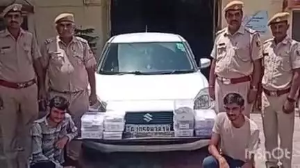 અમીરગઢ: અમીરગઢ નજીક માવલ ચેકપોસ્ટ પર પોલીસની મોટી કાર્યવાહી, 40 લાખ રૂપિયાના સોનાના આભૂષણ ગાડીમાંથી જપ્ત કર્યા.