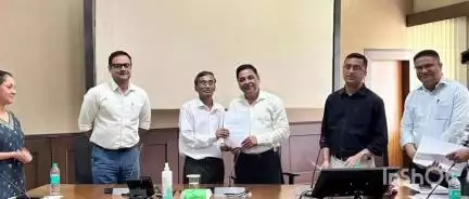 উত্তৰ গুৱাহাটী ভাগ: কামৰূপ জিলা পৰিষদৰ নৱনিৰ্বাচিত সদস্যসকলক আমিনগাঁওস্থিত সংহত জিলা আয়ুক্ত কাৰ্যালয়ত আনুষ্ঠানিকভাৱে প্ৰমাণপত্ৰ প্ৰদান