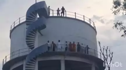 पलूस: पलूसयेथील रामानंदनगरझोपडपट्टी रेल्वेप्रशासनाने हटविल्यावर बेघरआंदोलकांचीवदलित महासंघाचे शोले स्टाईल आंदोलन #jansamasya