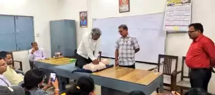 बरेका नागरिक सुरक्षा संगठन द्वारा वाराणसी के 45 शिक्षकों को विशेष रूप से आपदा प्रबंधन का प्रशिक्षण दिया गया, जिसमें सीपीआर, फायर सेफ्टी एवं अन्य सभी प्रकार के आपदा से निपटने हेतु उपयोगी जानकारी दी गई !
#DisasterManagement
#railminindia