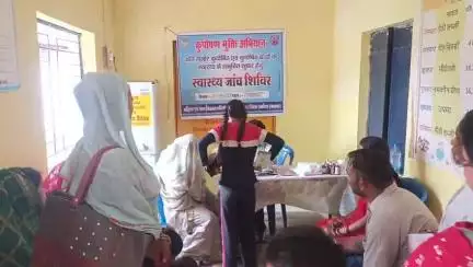 नौरोजाबाद: कुपोषण मुक्त अभियान के तहत आंगनवाड़ी केंद्र में स्वास्थ्य जांच शिविर का आयोजन