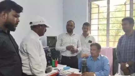 ఇల్లందకుంట: దళిత బంధు రెండో విడత నిధులు మంజూరు చేయాలని ఎంపీడీవో పుల్లయ్యను కలిసి విజ్ఞప్తి చేసిన MRPS నాయకులు ఇంజం వెంకటస్వామి
