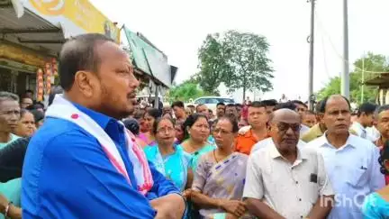 চতিয়া পুৰণা চেণ্টাৰৰ পৰা খাটোৱাল গাঁও সংযোগী পথচোৱা পৰিদৰ্শন বিধায়ক পদ্ম হাজৰীকাৰ