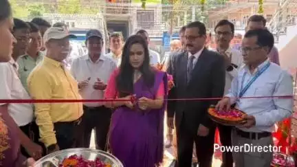 धारी: अल्मोड़ा अर्बन को-आपरेटिव बैंक की 61वीं शाखा का शुभारंभ खैरना गरमपानी में श्री कैंची धाम की तहसीलदार नेहा टम्टा ने किया