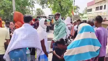 ,गया जिले गुरुआ प्रखंड अंतर्गत अमीरगंज गांव के निकट एक सड़क हादसे मे एक युवक कि मोत हो गई परैया प्रखंड के बगही पंचायत द