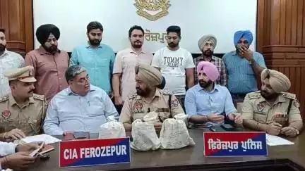 ਜ਼ੀਰਾ: CIA ਸਟਾਫ ਵੱਲੋਂ ਨਾਕਾਬੰਦੀ ਦੌਰਾਨ ਰਾਈਫਲ 315 ਬੋਰ ਪਿਸਤੌਲ 32 ਬੋਰ ਕਾਟਰਜ ਸਮੇਤ ਦੋ ਆਰੋਪੀਆਂ ਨੂੰ ਕੀਤਾ ਗ੍ਰਿਫਤਾਰ, SSP