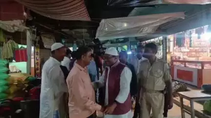 पोठिया: दामलबारी हाट का दौरा किया विधायक इजहारुल हुसैन ने, इलाके की समस्याओं से हुए अवगत