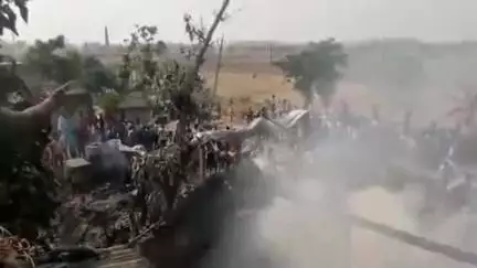 खड्डा: बतरौली गांव में भीषण आग लगने से 5 बकरियों की हुई मौत व मवेशी झुलसे, दो परिवार हुए बेघर