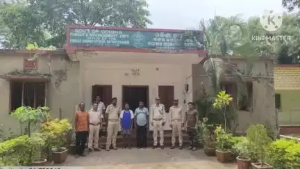 ରାସଗୋବିନ୍ଦପୁର: ଚିଲବସା ଜଙ୍ଗଲରୁ ବେଆଇନ ଭାବେ ମୂଲ୍ୟବାନ ଶାଳଗଛ କାଟି ଚୋରାଚାଲାଣ ଉଦ୍ୟମ ଅଭିଯୋଗରେ ୨ ଅଭିଯୁକ୍ତଙ୍କୁ କୋର୍ଟଚାଲାଣ କଲା ବନବିଭାଗ, ଜଣେ ଫେରାର