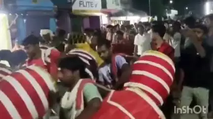 হীরবাঁধ: শিব গাজন উপলক্ষে ছাতনার খিঁড়কি পুকুর থেকে শিব মন্দির পর্যন্ত শতাধিক ভক্ত শিবের দন্ডি কেটে শিব মন্দিরে পৌঁছালেন